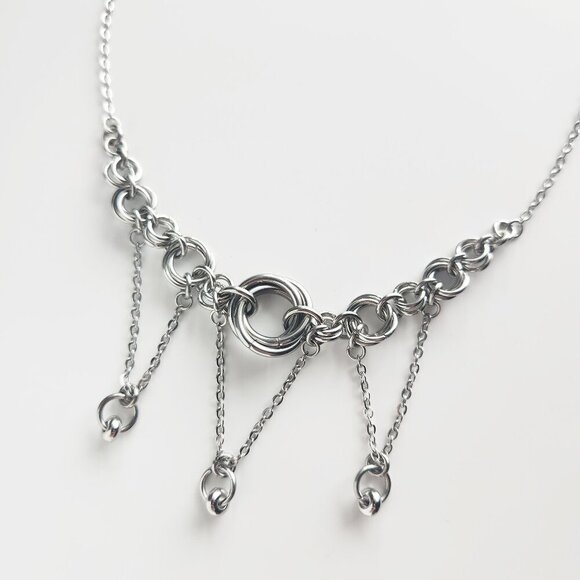Vintage gothic vampire chandelier choker necklace with a small silver chain - Picture 6 of 7
